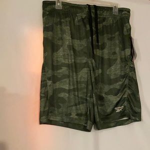 Men’s Slim 9” Shorts Size M